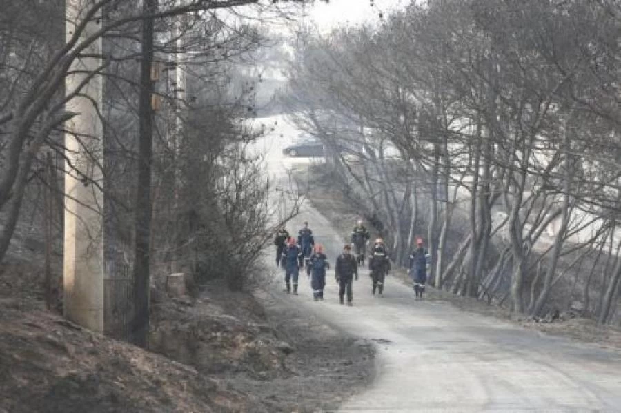 Βραδυφλεγής «βόμβα» στο Ζούμπερι: Μπάζα και κλαδιά στους δρόμους -«Μετά το Μάτι, εμείς», λένε οι κάτοικοι